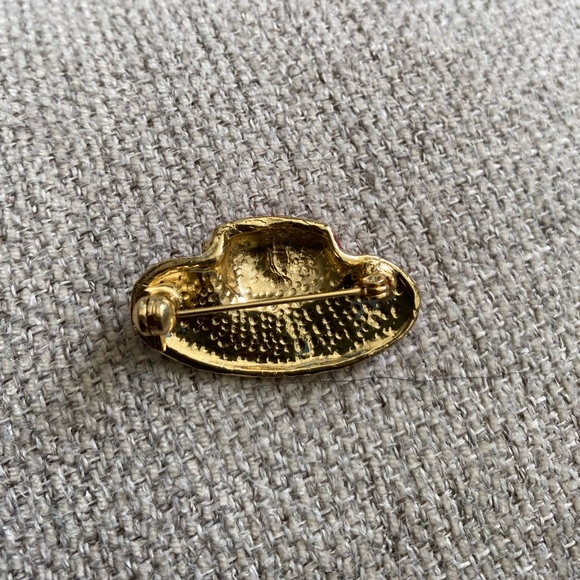 Red Hat  Brooch/ Pin - Picture 2 of 3